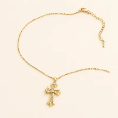 Colar em Aço Dourado com Cruz Ornamentada — Dourado
