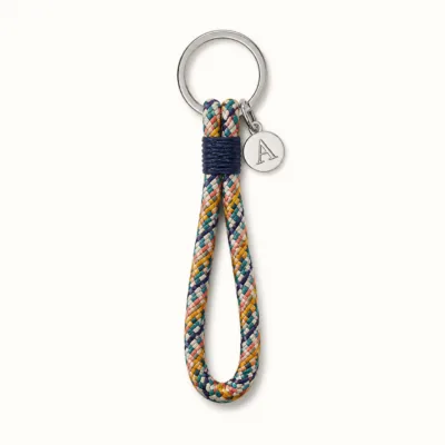 Porta-chaves de corda multicolor com medalha prateada de letra