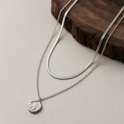 Colar Prateado de Duas Camadas e Medalhão, K2150-011-2