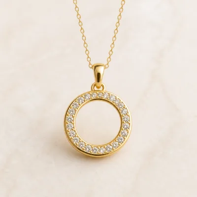 Pendente circular dourado com cristais