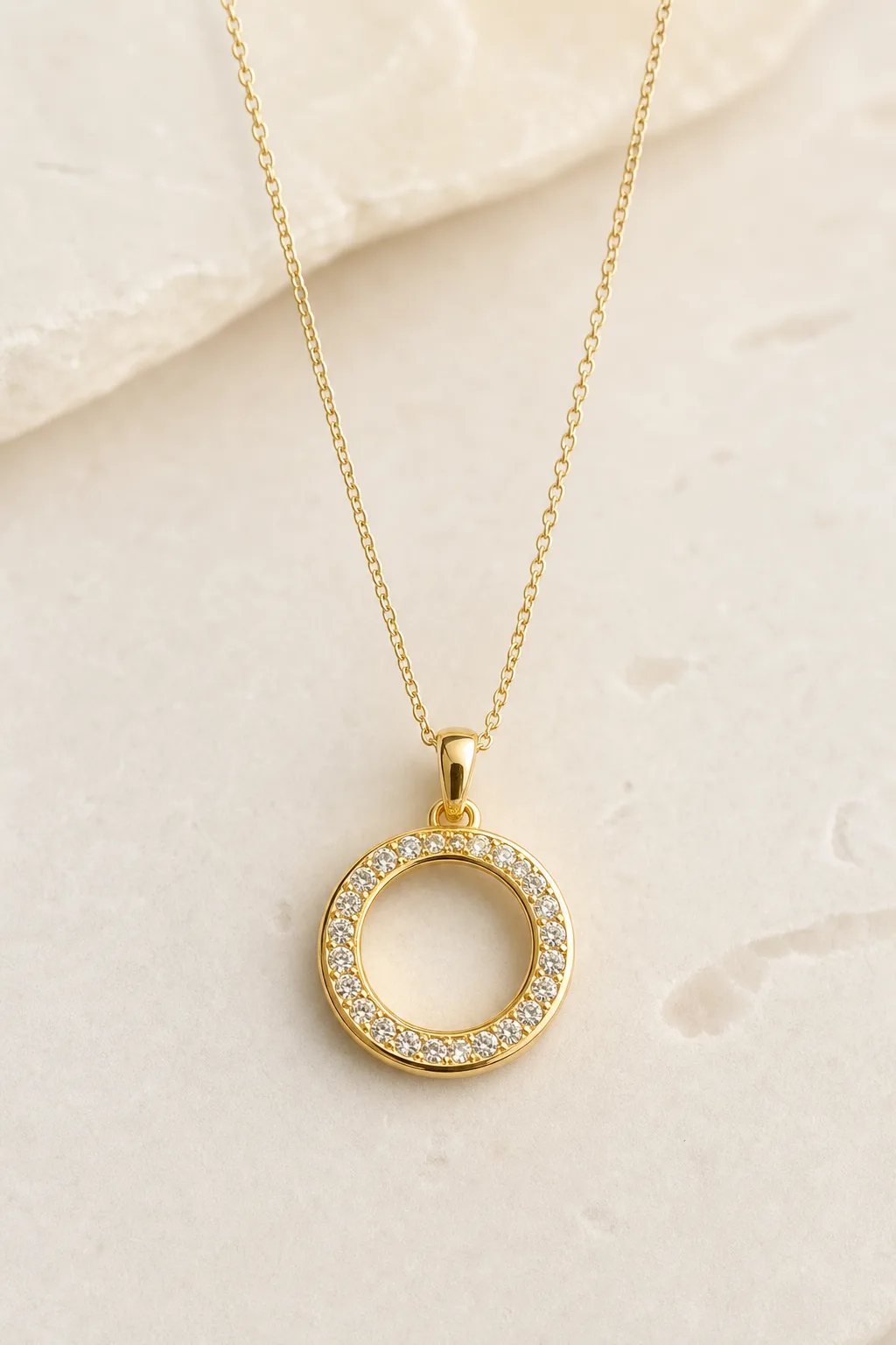 Pendente Circular Dourado com Cristais — Dourado