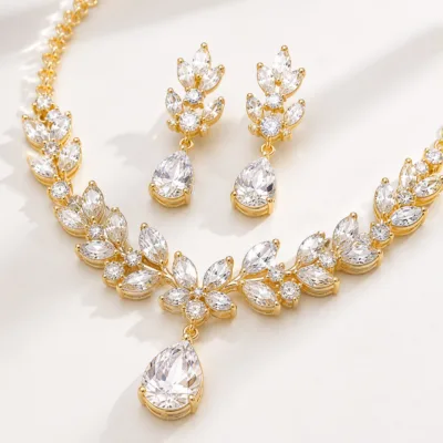 Detalhe do conjunto dourado com zircónias