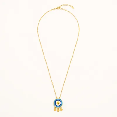 Colar dourado com medalhão de olho azul e três medalhas