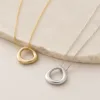 Colar pendente em aço dourado e prateado