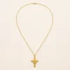 Colar dourado com cruz e medalha de Maria