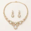 Conjunto dourado de colar e brincos com zircónias transparentes