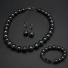 Conjunto preto de pérolas e zircónias
