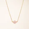 Colar dourado em aço com pedra natural rosa
