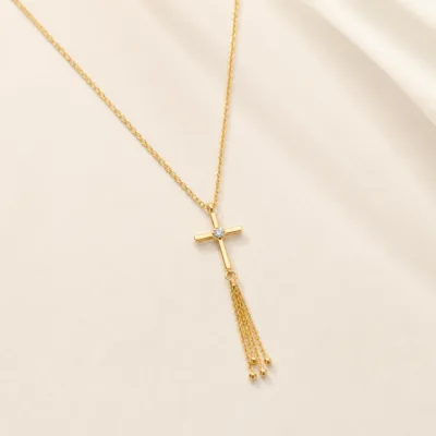 Colar dourado em aço com cruz e franjas